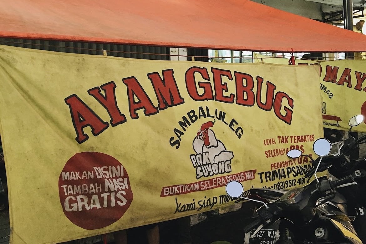 Ayam Gebug Pak Suyong. (Instagram/@foodsurvivor)