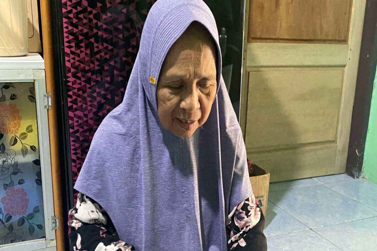 Asma Tanjung (78), pedagang sate asal Panyabungan, bersiap berangkat haji setelah 55 tahun menabung, bergabung dalam kloter 05 Embarkasi Medan. (Dok. kemenag.go.id)