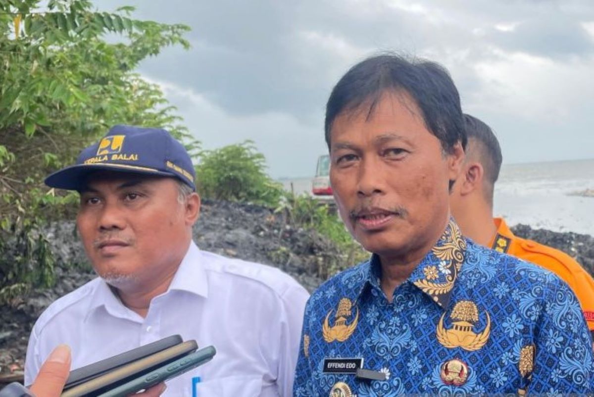 Wali Kota Cirebon Effendi Edo (kanan). (Fathnur Rohman/Antara)