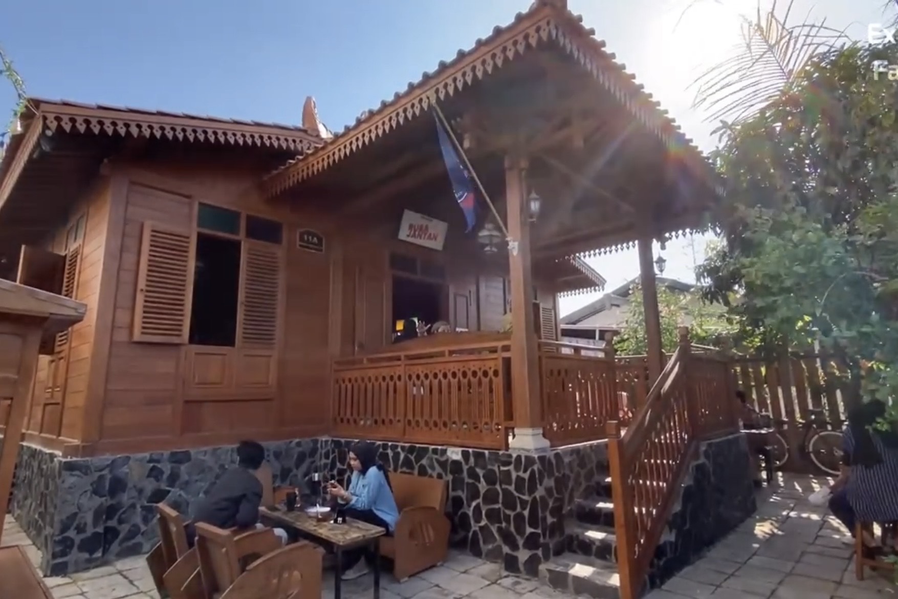 Toko Kopi Rusa Jantan di Cirebon. (tangkap layar YouTube Explore Family)