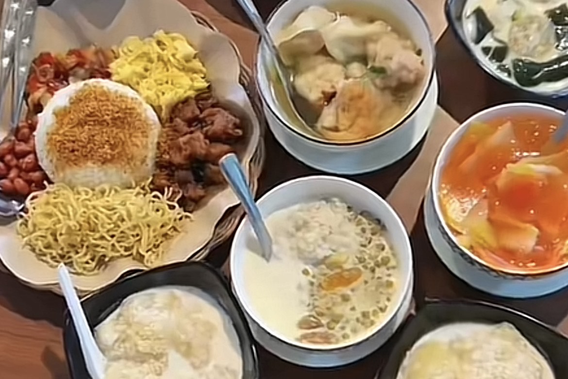 Kuliner murah Warung Titik Kumpul. (TikTok @shantisrd)
