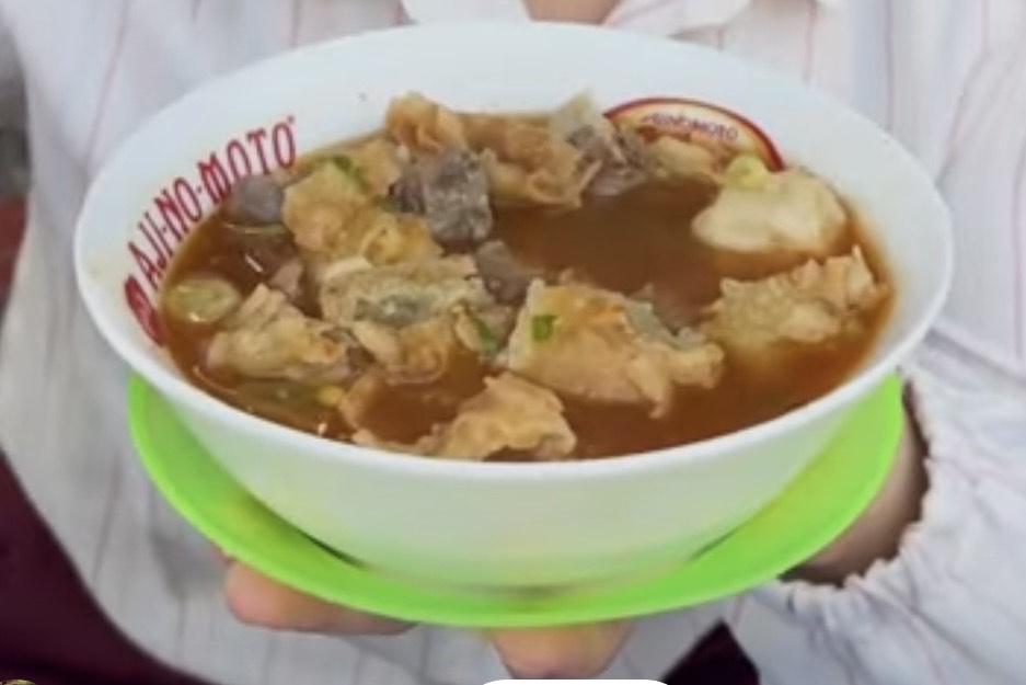 Batagor kuah murah Rp12 ribu di Cirebon. (YouTube Short naice2meetu)