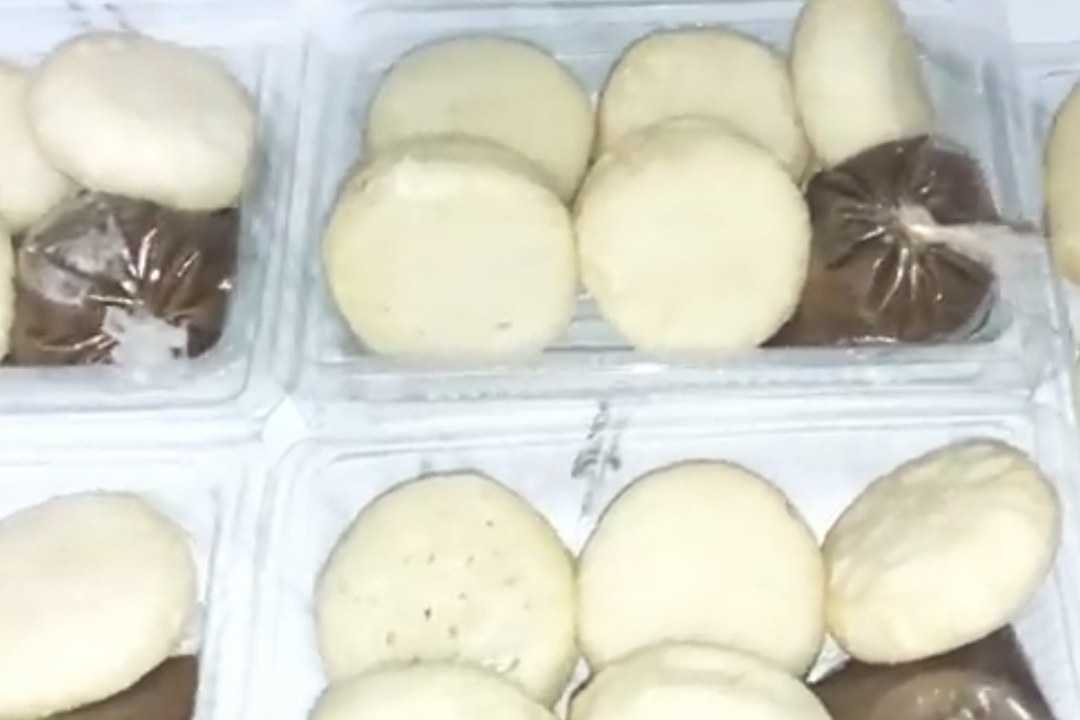 Kue Cimplo Khas Indramayu. (YouTube Rini Labib)