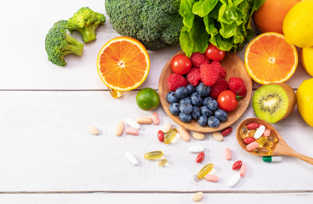 Ilustrasi makanan dan vitamin (Dok. Freepik)