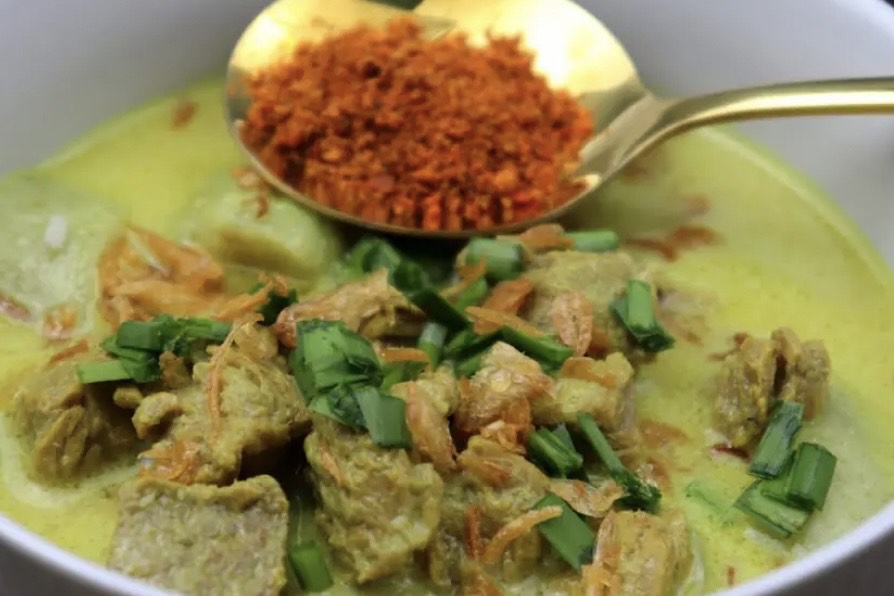 Resep Empal Gentong Khas Cirebon yang Gurih dan Menggoda. (tangkap layar YouTube Dapur Weenaak)
