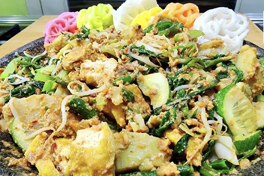 Resep lotek khas Sunda (Dok. YouTube Ceceromed Kitchen)