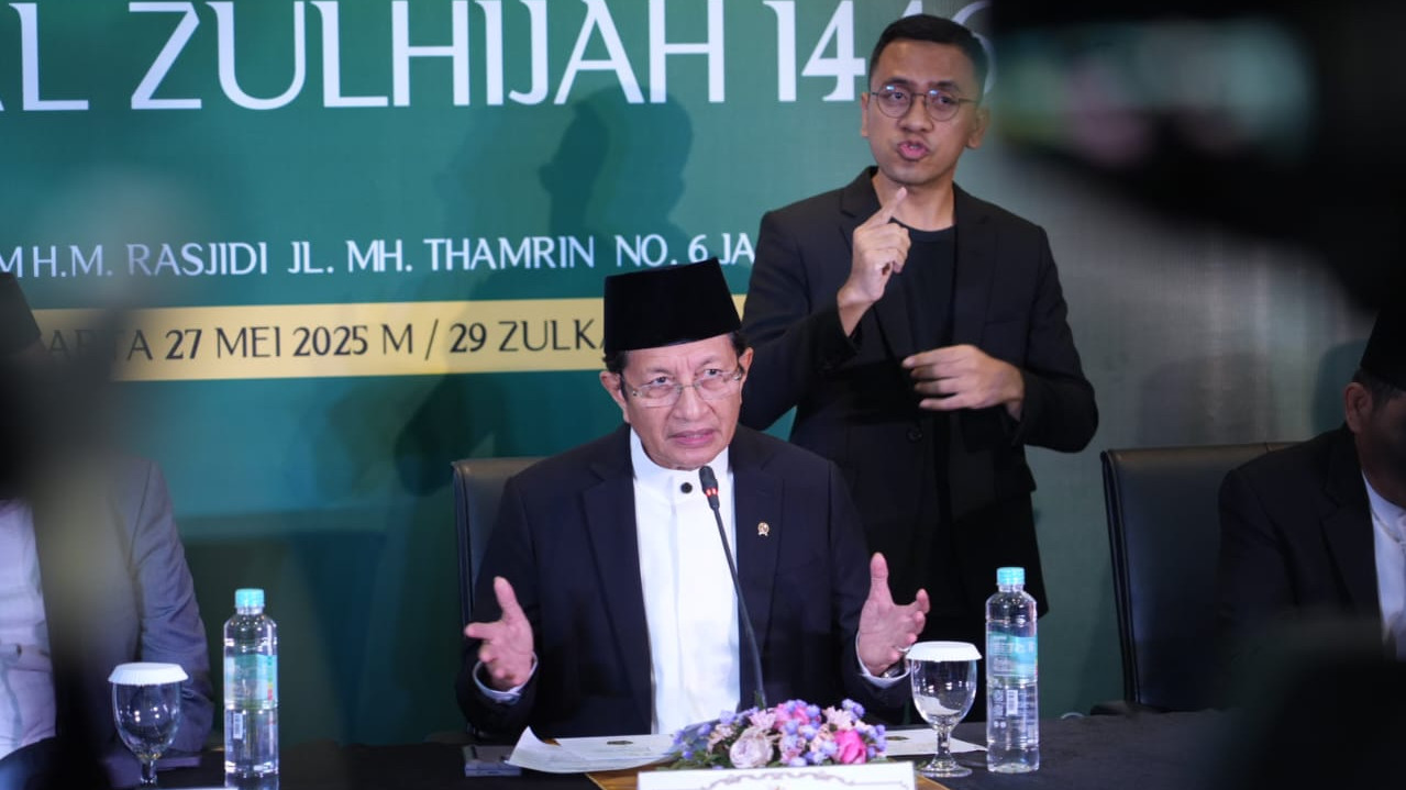 Menag Nasaruddin Umar saat memberikan keterangan kepada media terkait kesiapan penyelenggaraan haji 2025 (Dok. kemenag.go.id)