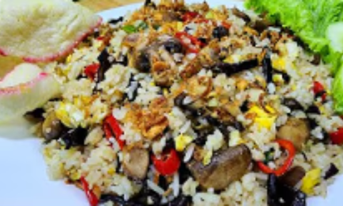 Nasi goreng jamur. (tangkap layar YouTube Ceceromed Kitchen)