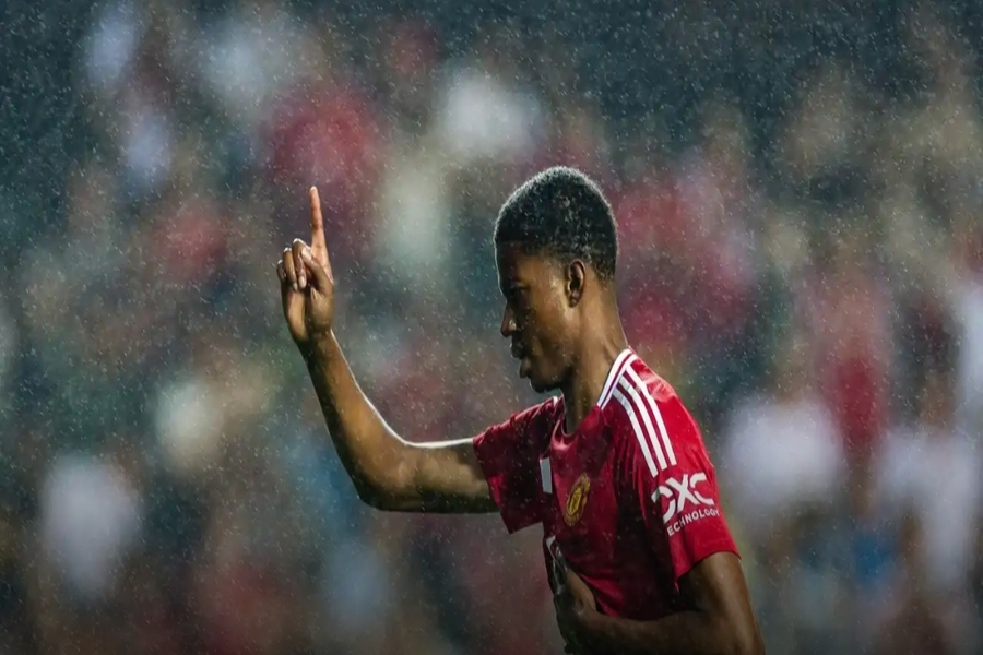 Chido Obi Cetak Brace Perdana di Tim Senior, Bintang Muda Manchester United Bersinar di Hong Kong