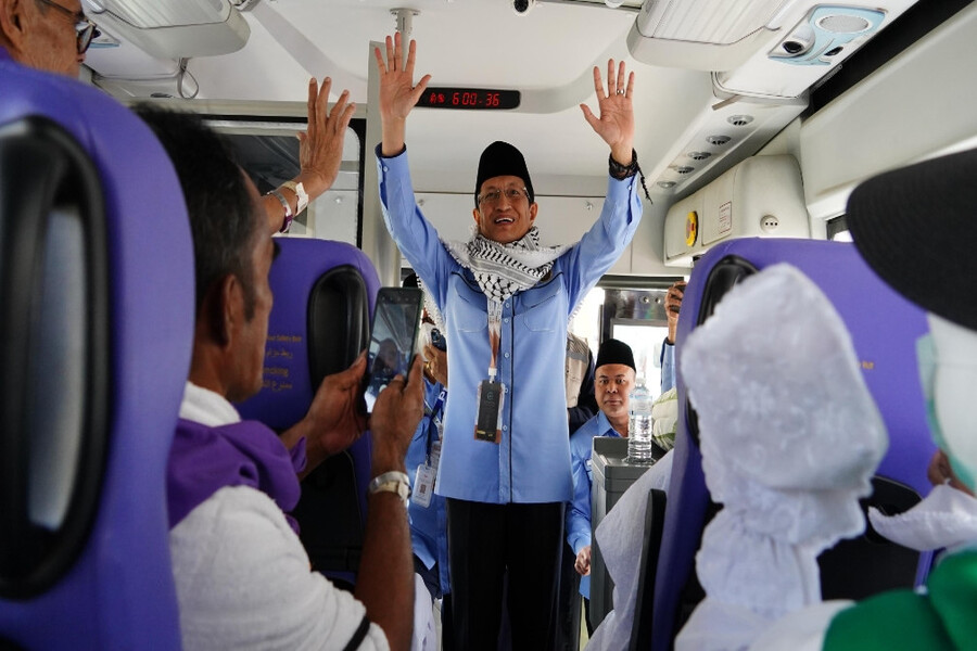 Menag Nasaruddin Umar Sapa dan Lepas Rombongan Jemaah Menuju Arafah: 200 Ribu Jemaah Diberangkatkan dengan 3.000 Bus