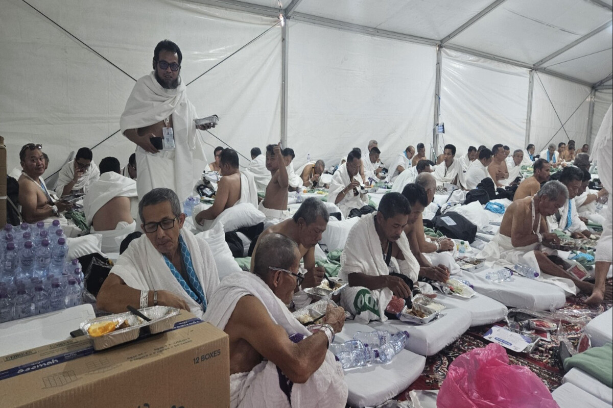 Jemaah haji Indonesia sedang beristirahat di tenda yang telah disediakan (Dok. kemenag.go.id)