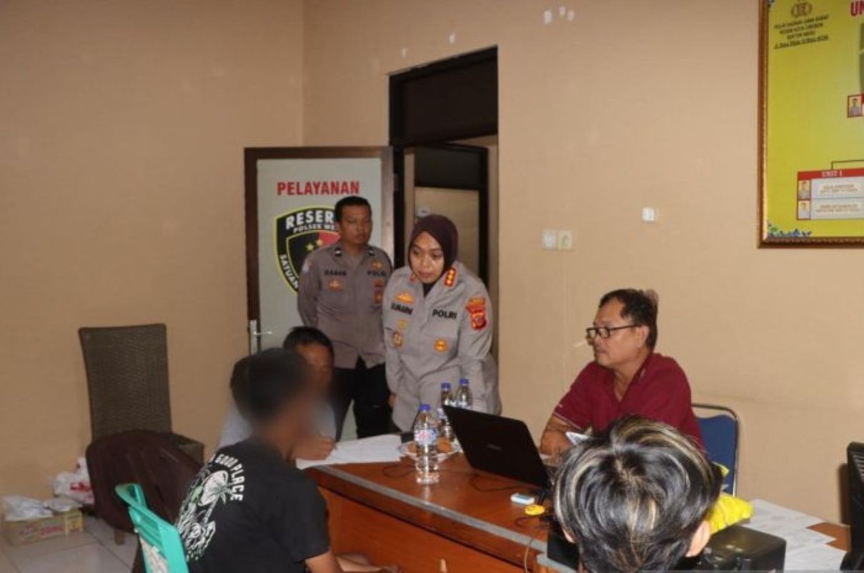 Polresta Cirebon memeriksa anggota geng motor. (Polresta Cirebon/Antara)