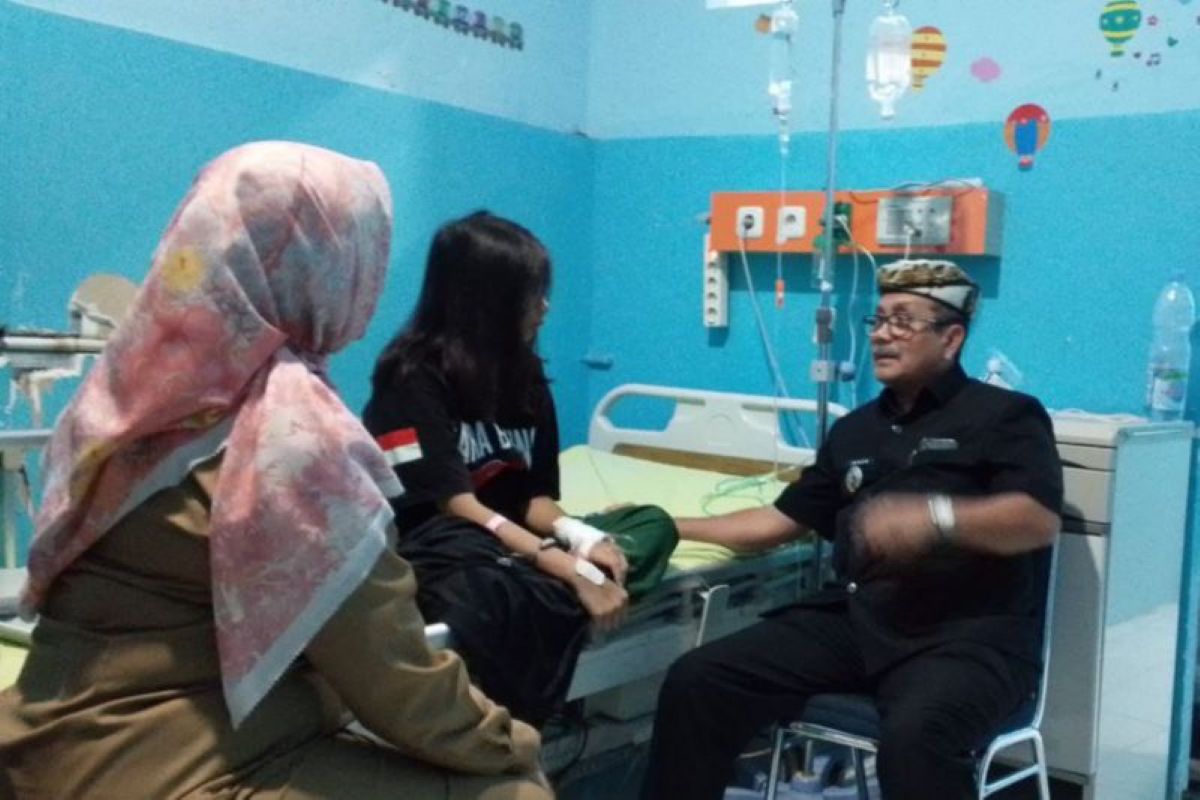 Bupati Cirebon Imron (kanan). (Pemkab Cirebon/Antara)