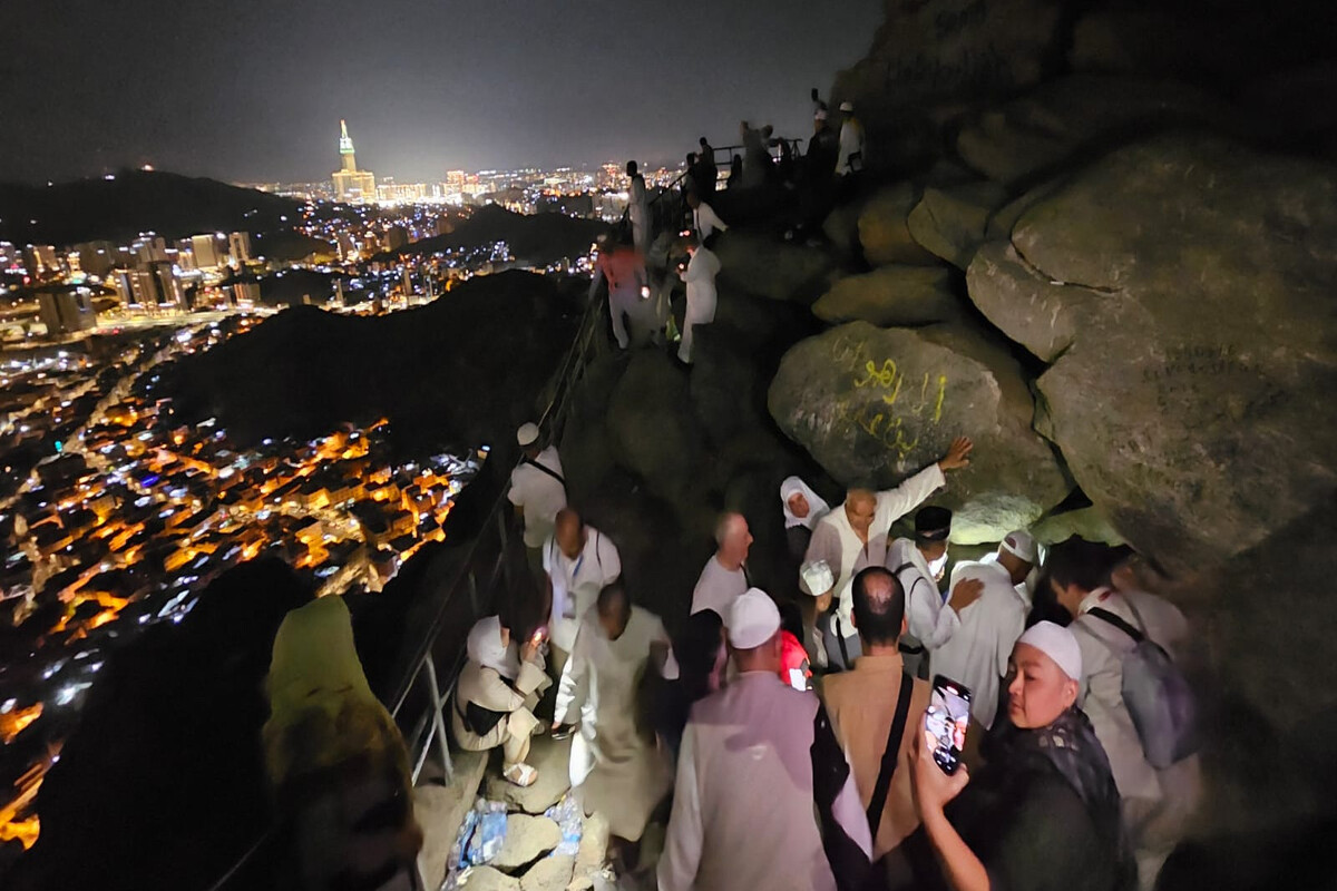Suasana pendakian menuju Gua Hira di puncak Jabal Nur yang penuh perjuangan dan sarat makna sejarah (Dok. kemenag.go.id)