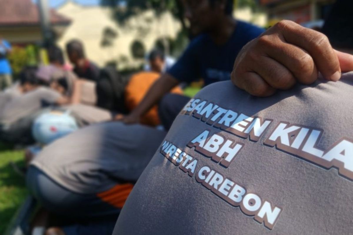 Program pesantren kilat untuk ABH di Mapolresta Cirebon. (Fathnur Rohman/Antara)