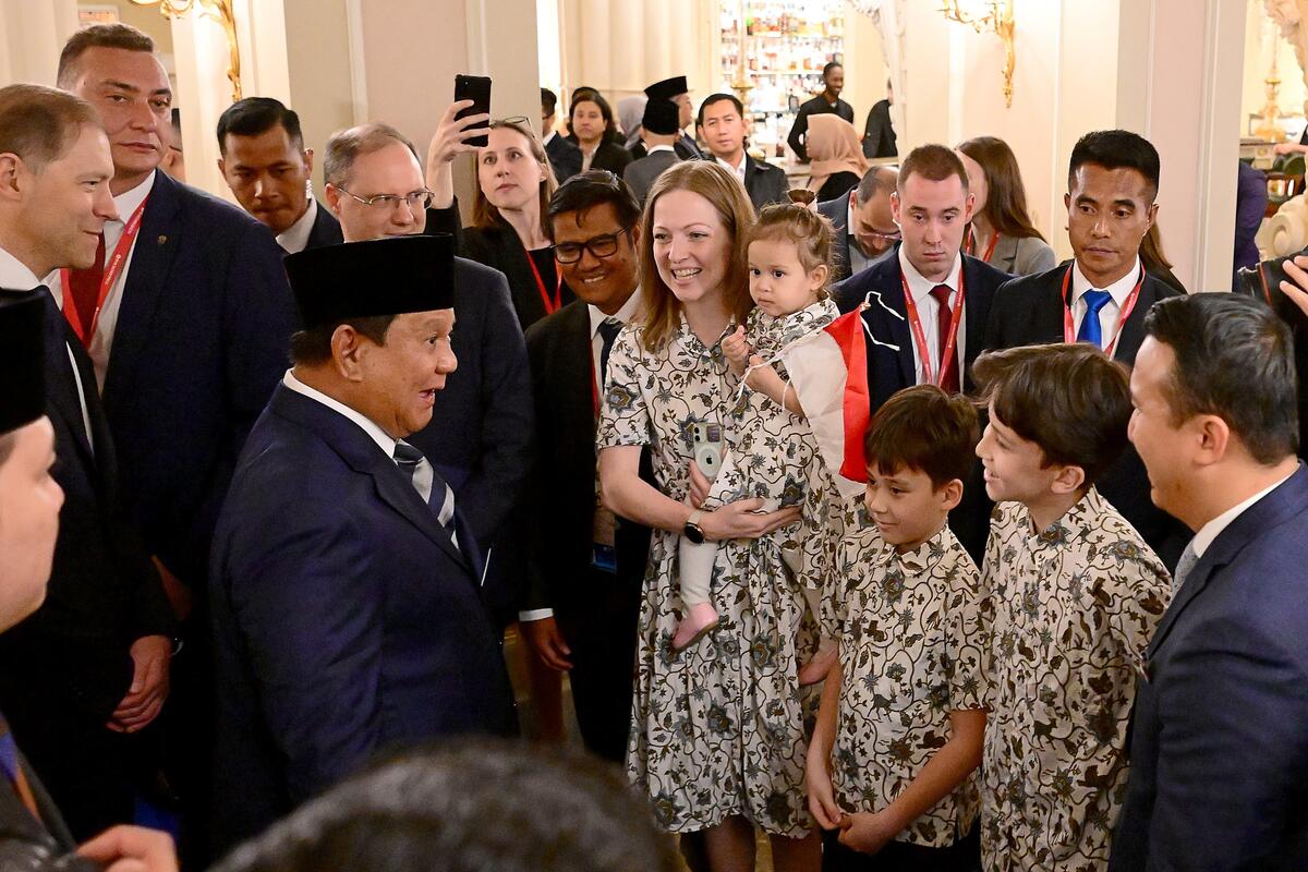 Presiden Prabowo Disambut Hangat Diaspora Indonesia di St. Petersburg