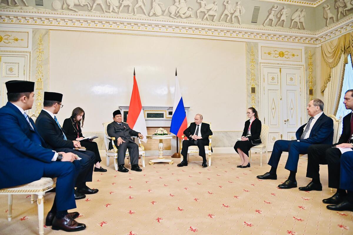 Presiden Prabowo dan Presiden Putin Bahas Penguatan Hubungan Strategis di Istana Konstantinovsky