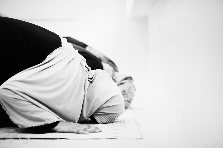 Ilustrasi jadwal sholat (Dok. Freepik)