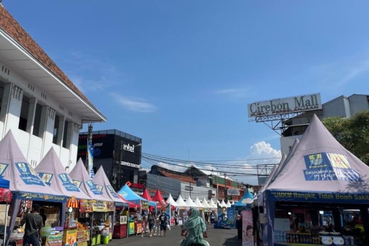 Pameran produk UMKM Cifest 2025 di kawasan BAT Cirebon. (Fathnur Rohman/Antara)