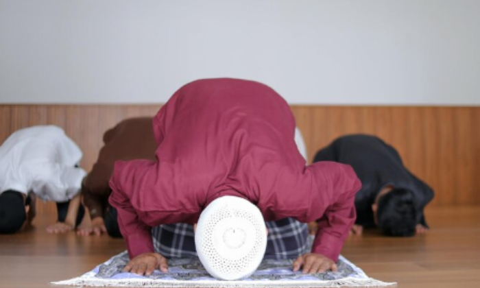 Ilustrasi jadwal sholat (Dok. Freepik)