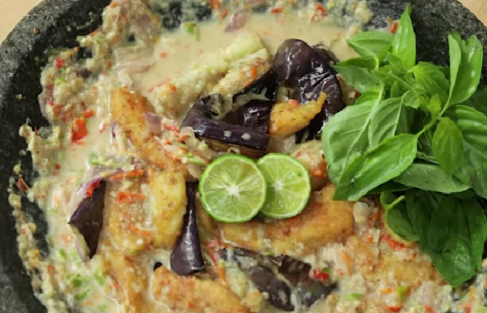 Resep pecak ikan dan terong (Dok. YouTube Devina Hermawan)