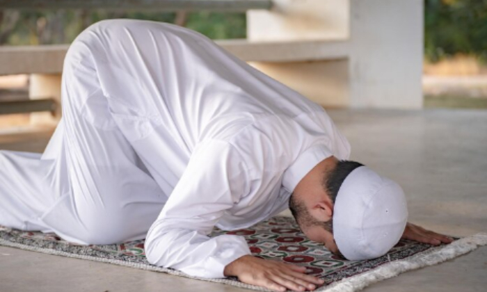 Ilustrasi jadwal sholat (Dok. Freepik)