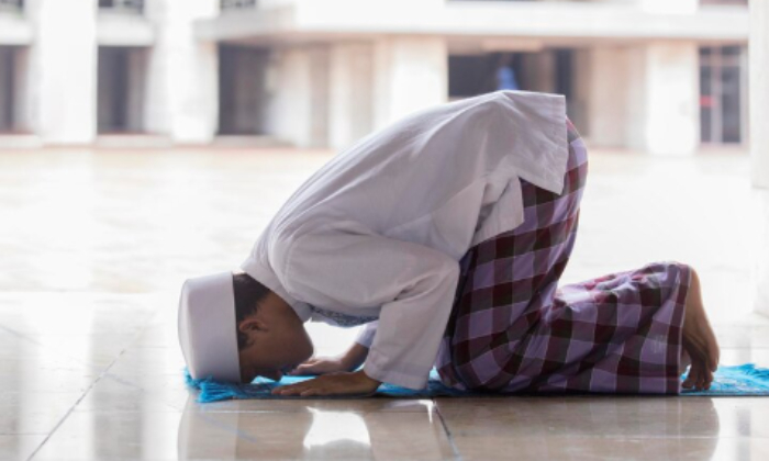 Ilustrasi jadwal sholat (Dok. Freepik)