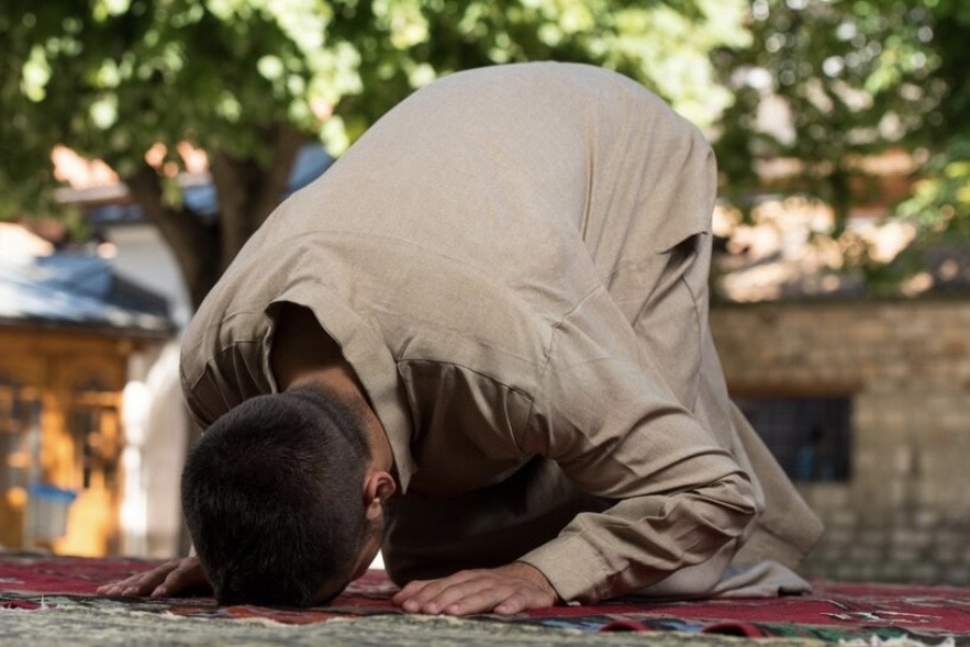 Ilustrasi jadwal sholat (Dok. Freepik)