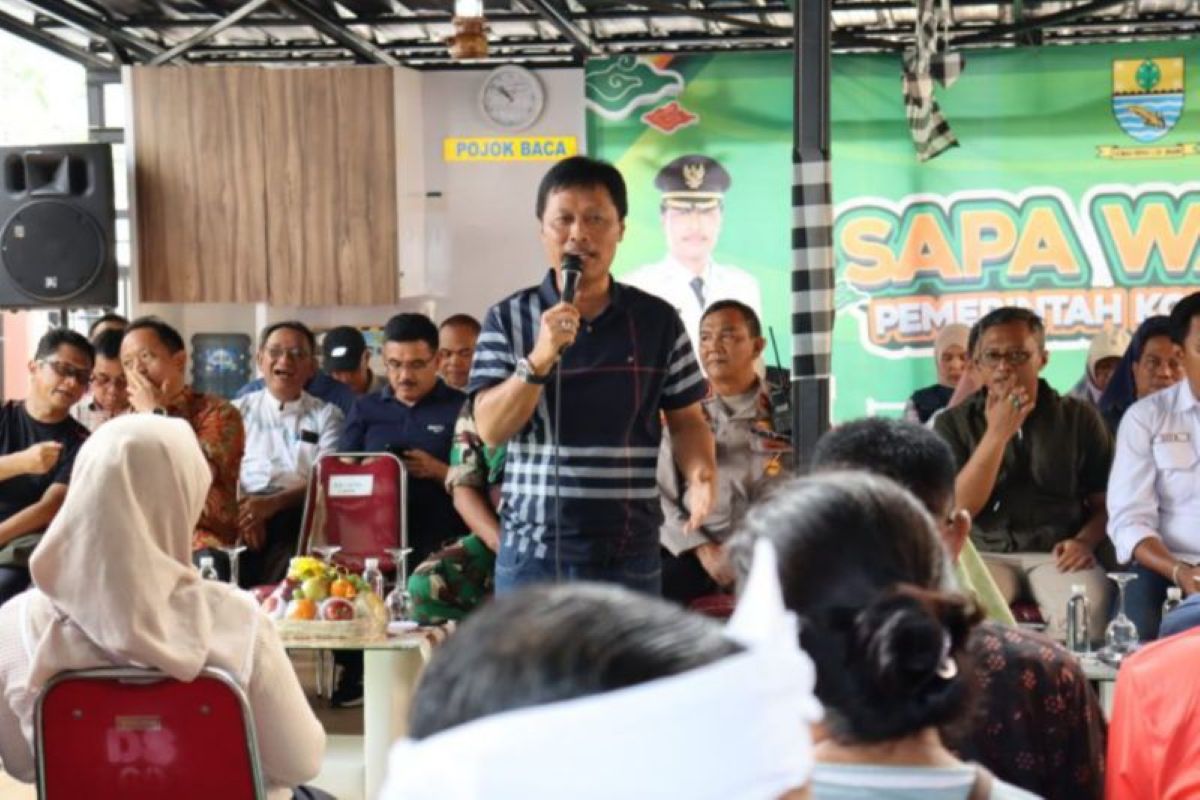 Pemkot Cirebon melaksanakan program Sapa Warga di Kelurahan Pekiringan, Kota Cirebon, Selasa (8/7). (Pemkot Cirebon/Antara)