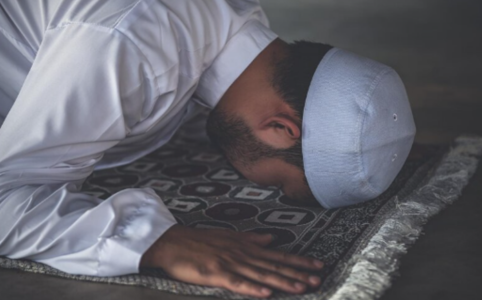 Ilustrasi jadwal sholat (Dok. Freepik)