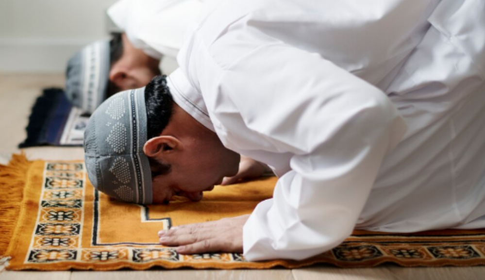 Ilustrasi jadwal sholat (Dok. Freepik)