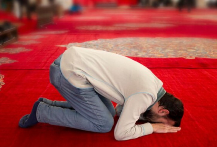 Ilustrasi jadwal sholat (Dok. Freepik)