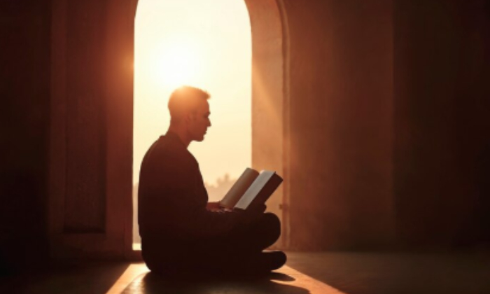 Ilustrasi jadwal sholat (Dok. Freepik)