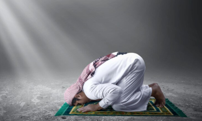 Ilustrasi jadwal sholat (Dok. Freepik) 