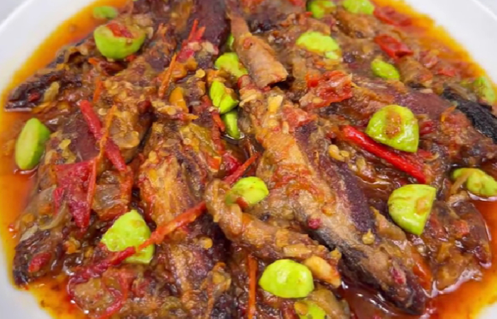 Resep ikan tongkol sambal pete (Dok. YouTube Ika Mardatillah)