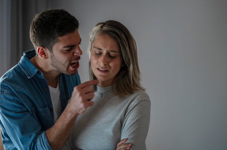 8 Ciri Kepribadian Perempuan yang Cenderung Jatuh Cinta pada Pria yang Salah Menurut Psikologi