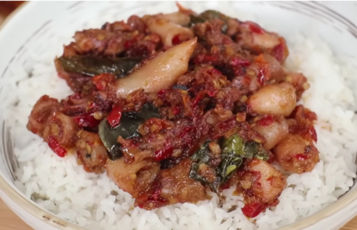 Ilustrasi resep sambal cumi balado (Dok. YouTube Devina Hermawan)
