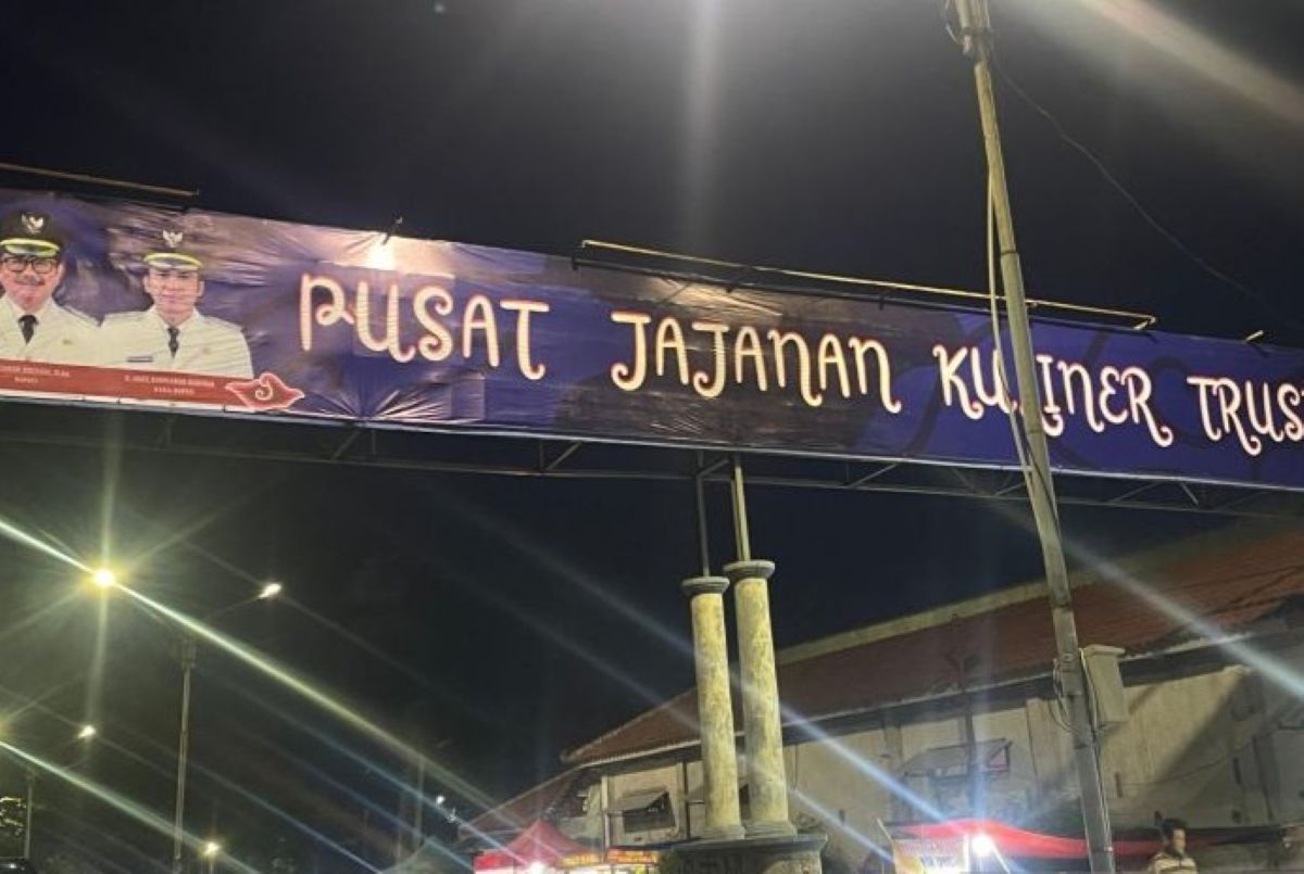 Suasana kawasan kuliner di Trusmi Cirebon, Rabu (30/7). (Fathnur Rohman/Antara)