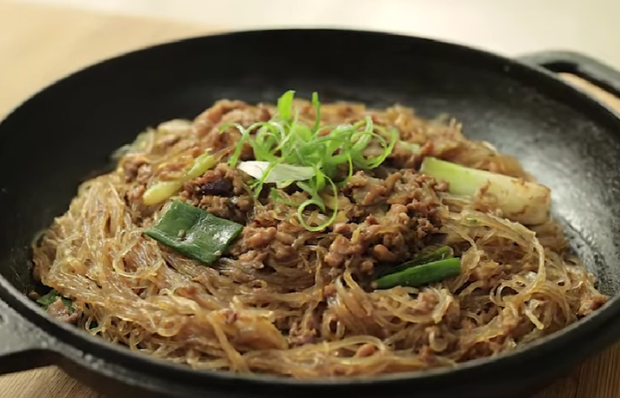 Resep sohun ayam claypot (Dok. YouTube Devina Hermawan)