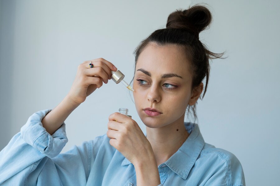 Ilustrasi retinol dan tretinoin dalam skincare (Dok. Freepik)