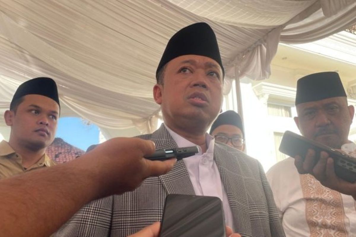 Menteri ATR/Kepala BPN Nusron Wahid (tengah). (Fathnur Rohman/Antara)