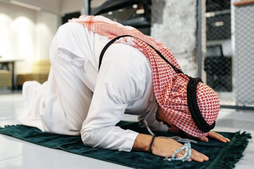 Ilustrasi jadwal sholat (Dok. Freepik)