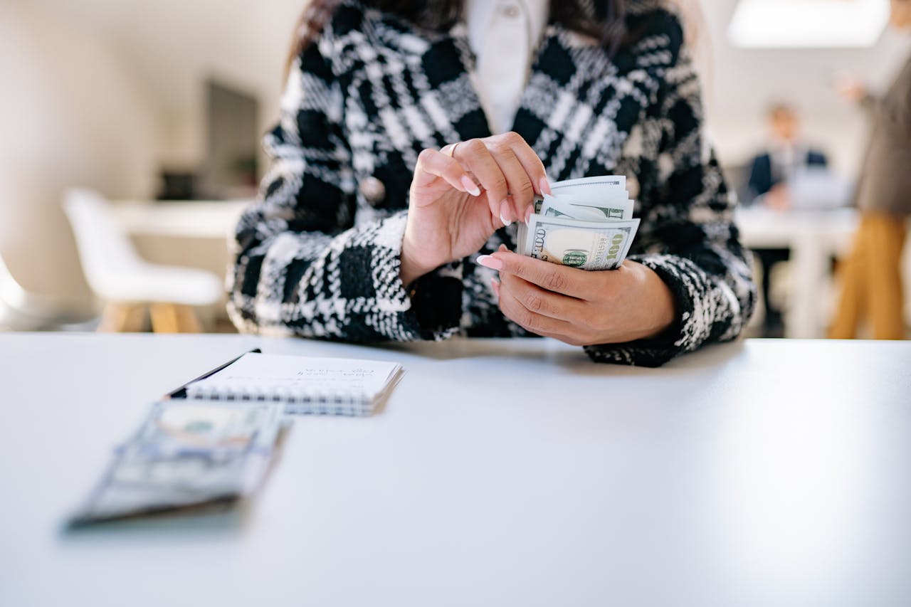 Ilustrasi orang yang tenang secara finansial (Dok. Pexels)