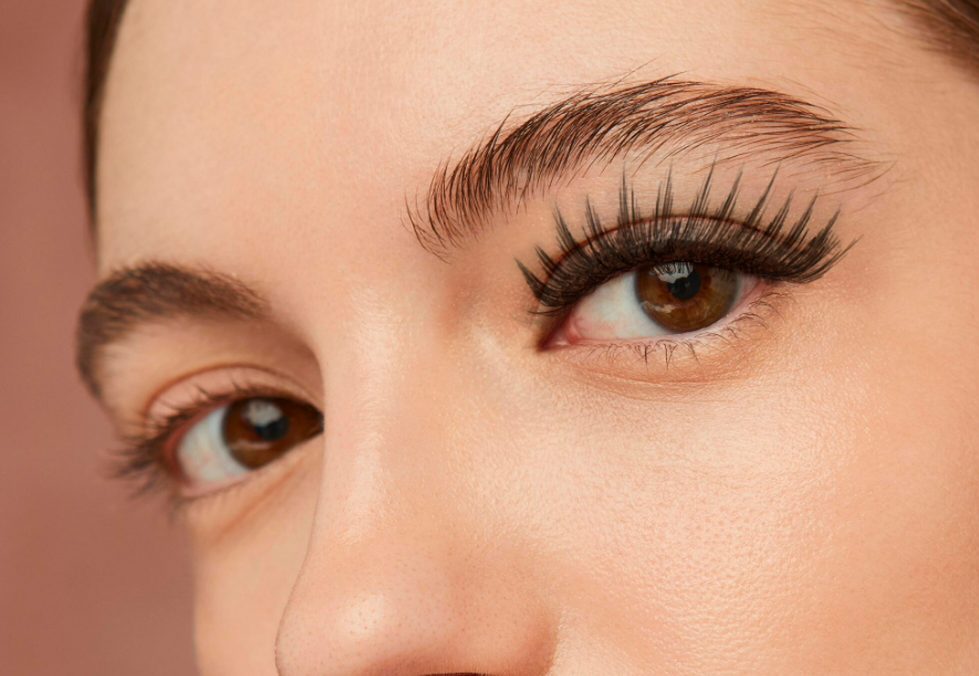 Ilustrasi bulu mata panjang dan bervolume (Dok. Freepik)
