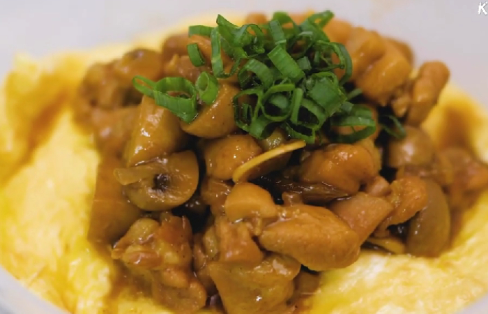 Resep nasi ayam jamur (Dok. YouTube Ade Koerniawan)