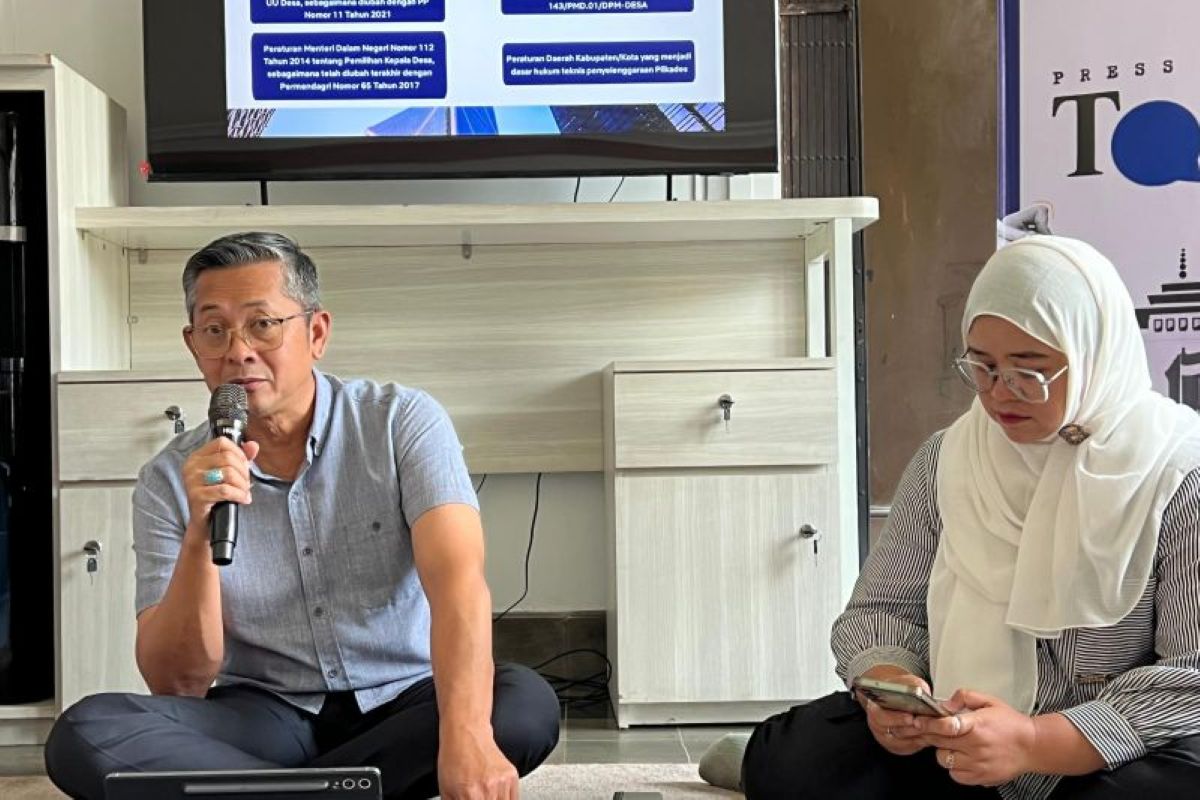 Kepala Dinas Pemberdayaan Masyarakat dan Desa (DPMDes) Jawa Barat Ade Afriandi dalam PressTalk di Gedung Sate Bandung, Selasa (7/10). (Antara)