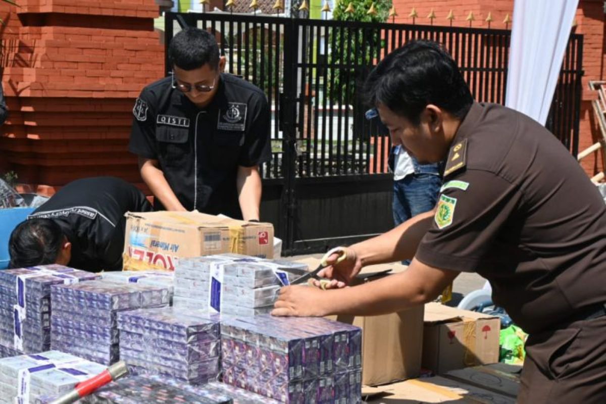 Kejari Kabupaten Cirebon Musnahkan Barang Bukti 119 Perkara Pidana