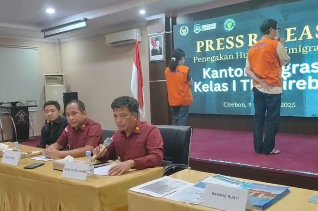Imigrasi Cirebon Deportasi Dua WNA Thailand-Tiongkok Langgar Izin Tinggal