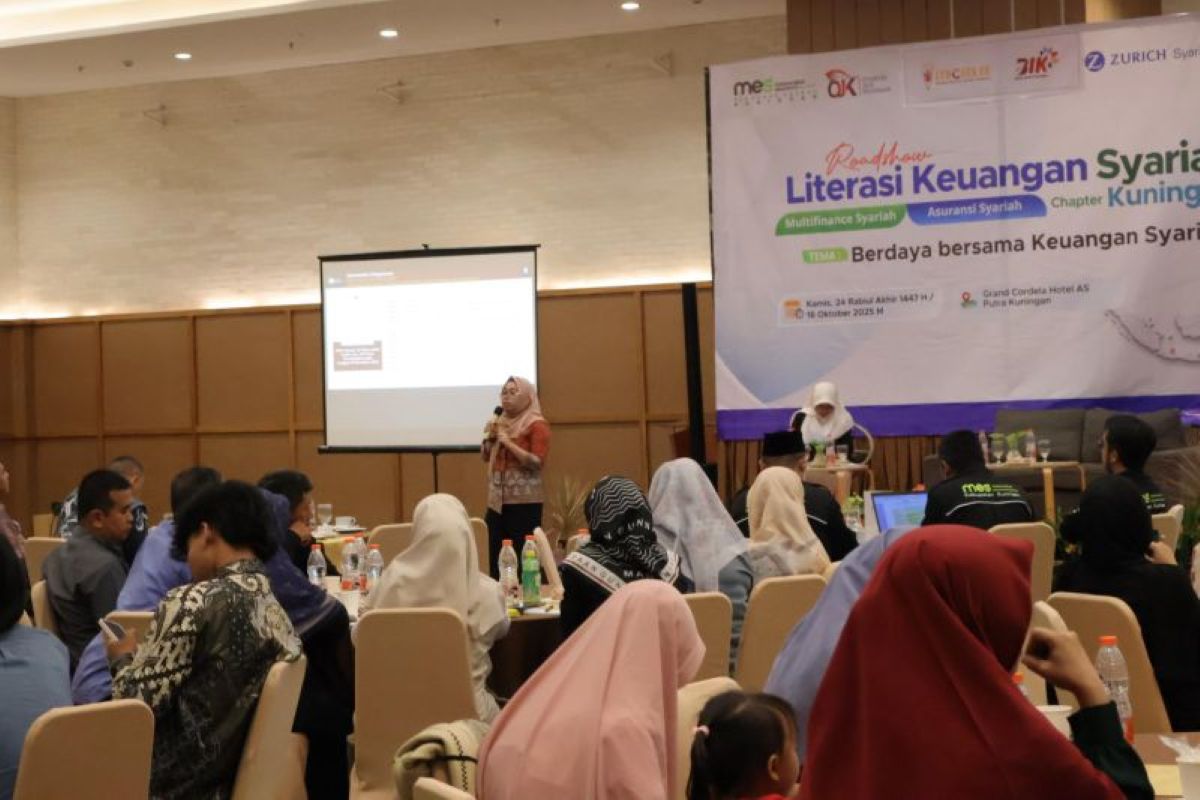 OJK Cirebon melaksanakan kegiatan literasi keuangan syariah di Kabupaten Kuningan. (OJK Cirebon/Antara)