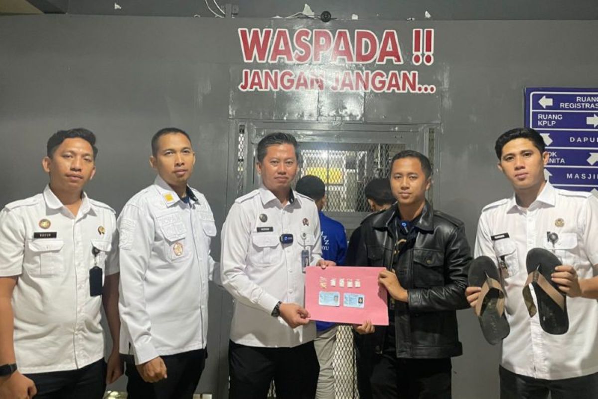 Lapas Indramayu Ungkap Aksi Penyelundupan Sabu-Sabu Disimpan Dalam Sandal